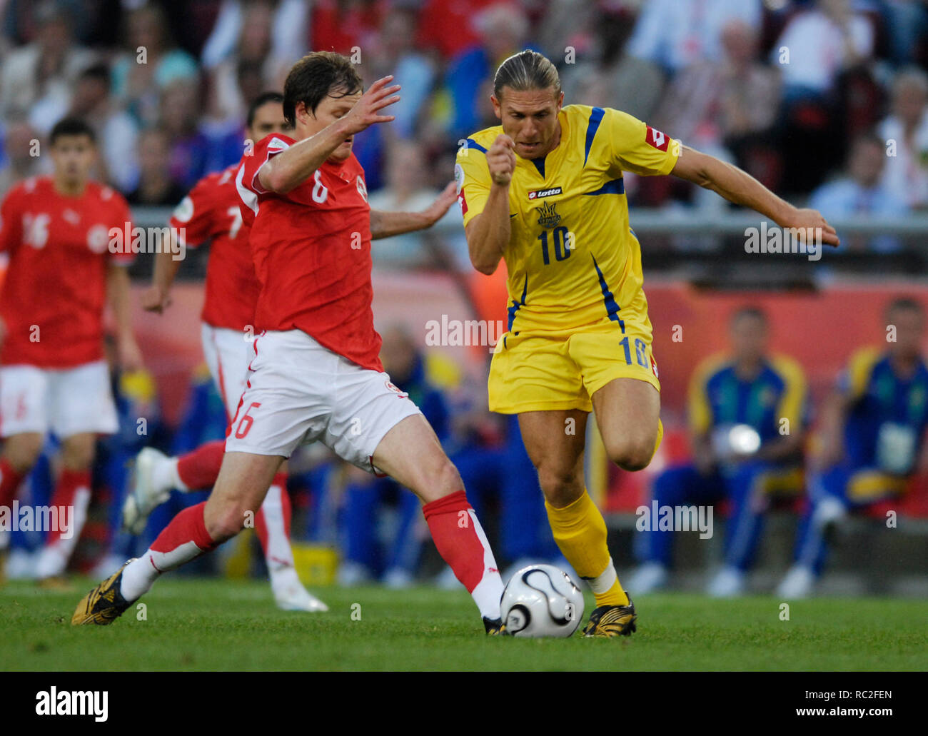 FIFA WM Stadion Cologne,  Germany 26.6.2006, FIFA World Cup Germany 2006, round of 16, Switzerland vs Ukraine 0.3 a.p. --- Johann VOGEL (SUI), Andriy VORONIN (UKR) Stock Photo