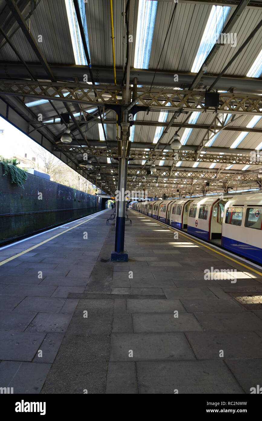 London: Queen's Park Tube Station Stock Photo