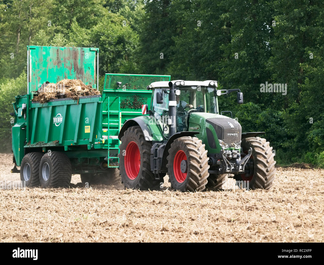Manure spreader tractor hires stock photography and images Alamy