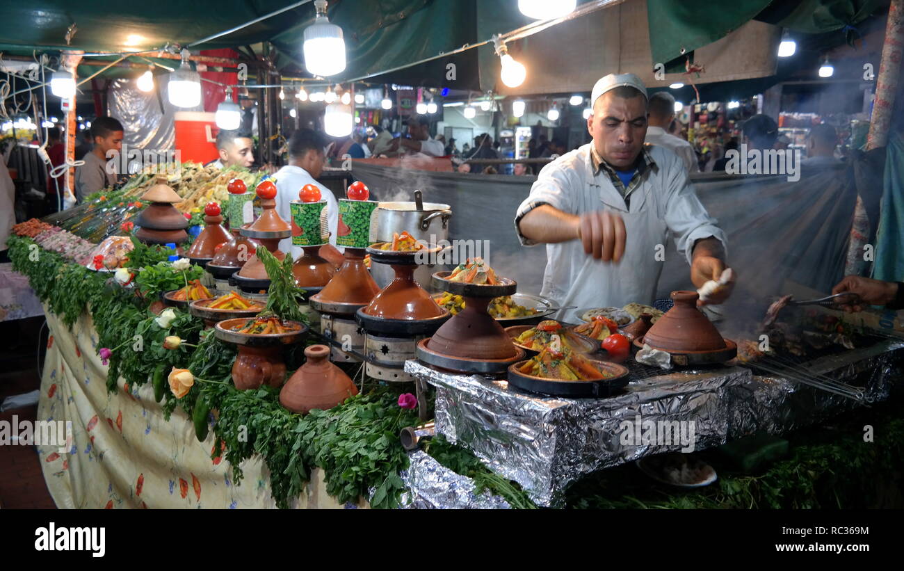 Djemaa el-Fna, das Herz von Marrakesch und Nordafrikas bekanntester Platz Stock Photo