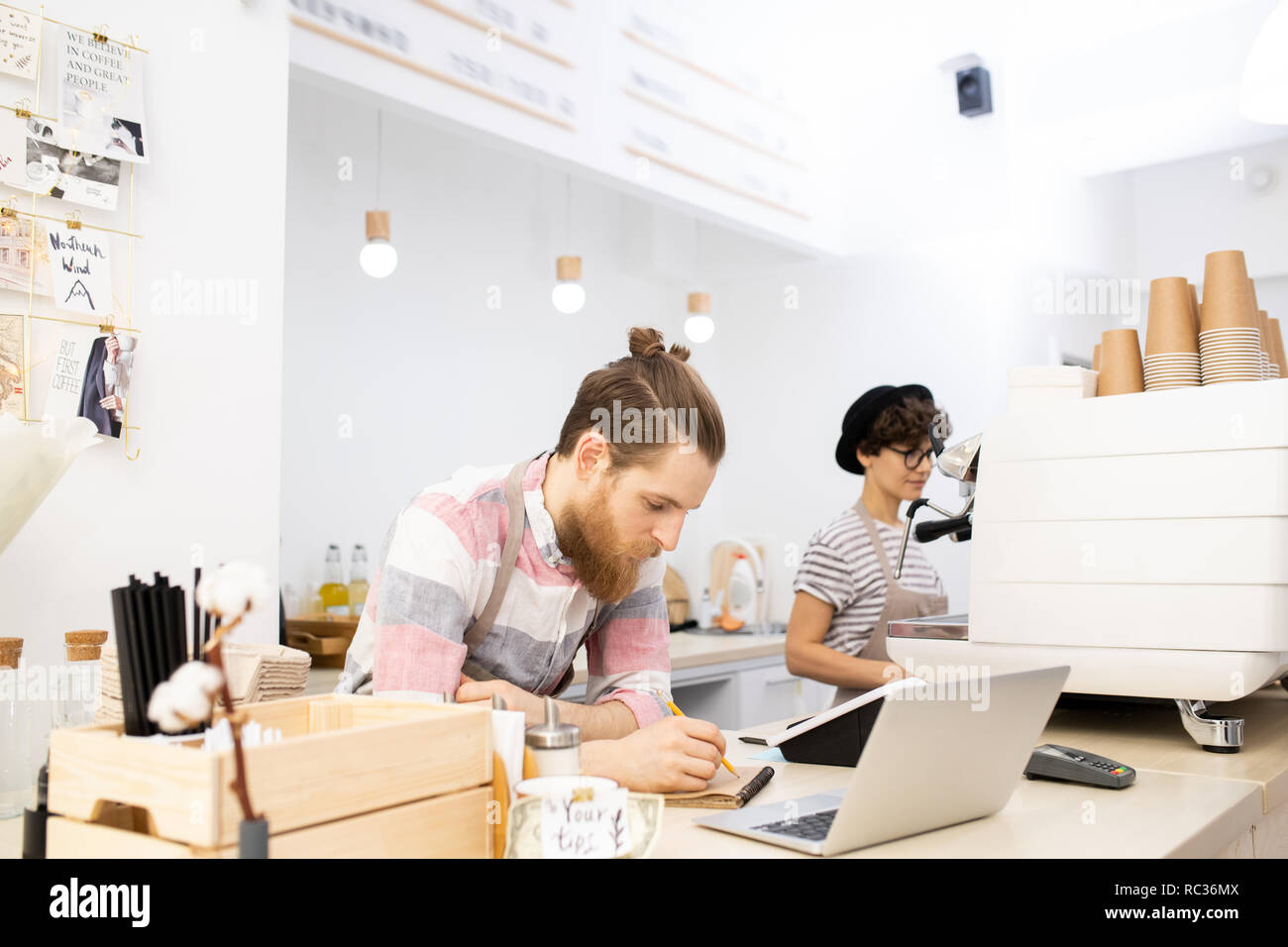Checking Notepad Checking notepad hi-res stock photography and images - Alamy