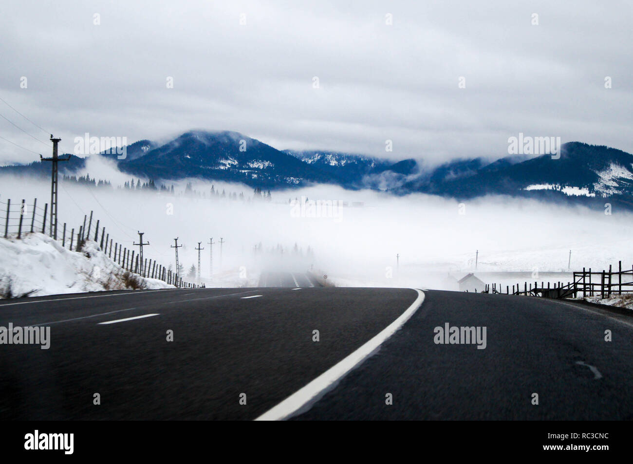 Foggy road hi-res stock photography and images - Alamy