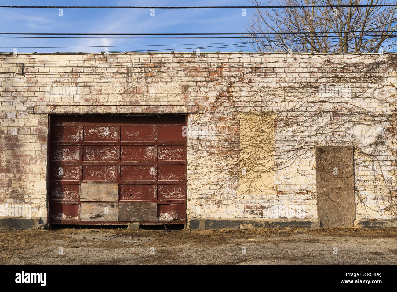 Car Driveway House Garage Door Stock Photos Car Driveway House