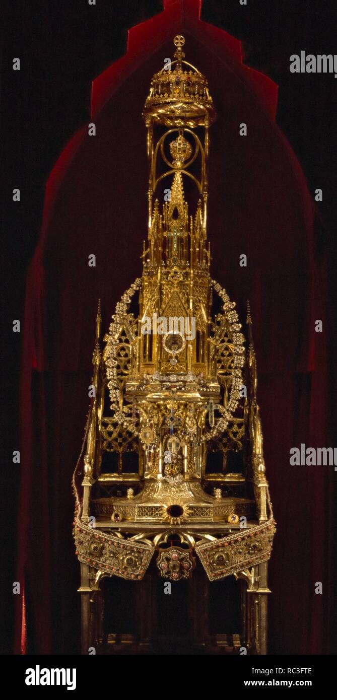 Processional monstrance made ??of silver and gold. It is a work of the late 14th century, in Gothic style with some Renaissance elements. It rests on the chair of King Martin of Aragon. Barcelona Cathedral. Museum: CATEDRAL DE BARCELONA. Stock Photo