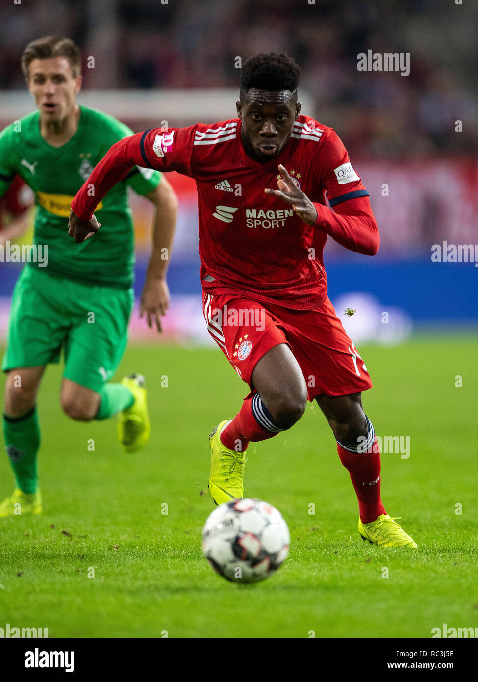 Dusseldorf Germany 13th January 2019 Soccer Bundesliga 10th Telekom Cup Final Bayern Munich Borussia Monchengladbach In The Merkur Arena Bavaria S Alphonso Davies Plays The Ball In The Background Gladbach S Patrick Herrmann