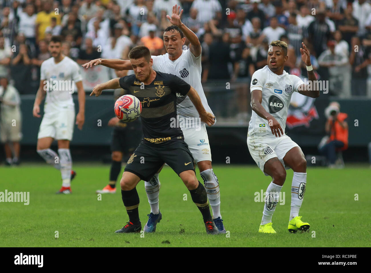 Sao Paulo Brazil 13th January 19 Corinthians X Santos Ramiro Do Corinthians And Diego Pituca Do Santos During The Friendly Between Corinthians And Santos Held At The Corinthians Arena East Zone Sao Paulo Brazil 13th January 19 Corinthians X Santos Ramiro Do Corinthians And Diego Pituca Do Santos During The Friendly Between Corinthians And Santos Held At The Corinthians Arena East Zone