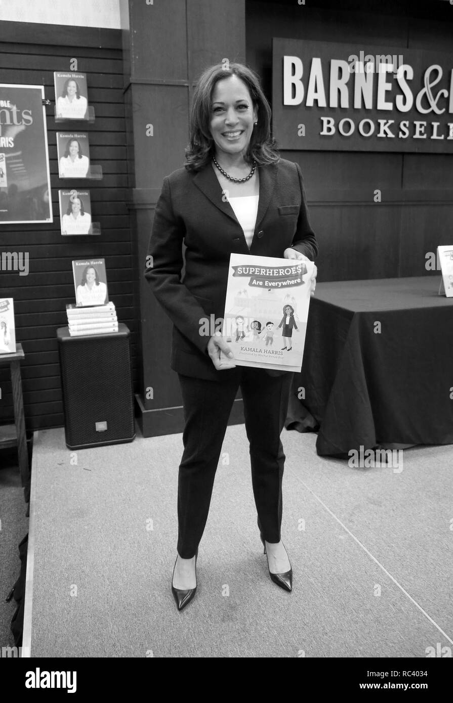 Los Angeles, Ca, USA. 13th Jan, 2019. U.S. Senator Kamala Harris reads and signs copies of her book, Superheroes Are Everywhere at Barnes & Noble at The Grove in Los Angeles, California on January 13, 2019. Credit: Faye Sadou/Media Punch/Alamy Live News Stock Photo