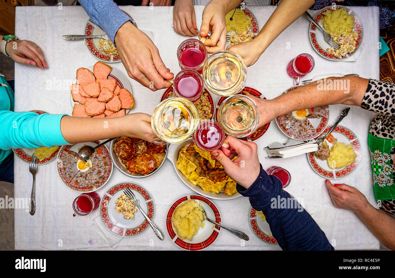 Family eating dinner table easter hi-res stock photography and images ...