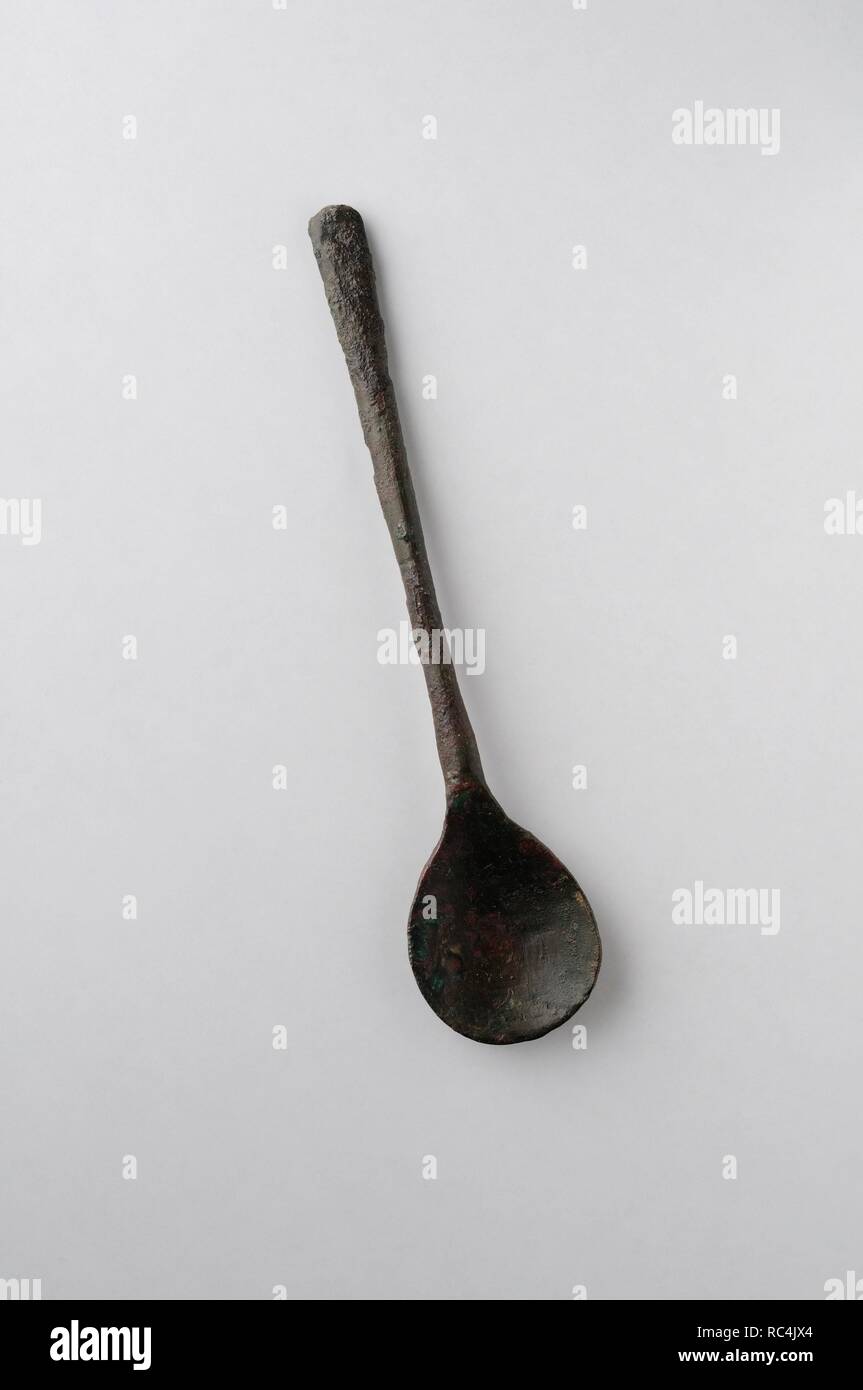 Spoon handle made of bronze . Length 12.3 cm Width 2, 7 cm - Medieval period from the archaeological site of the " Calle seises " in Alcalá de Henares - " Burgo de Santiuste Museum " (Madrid). SPAIN. Stock Photo