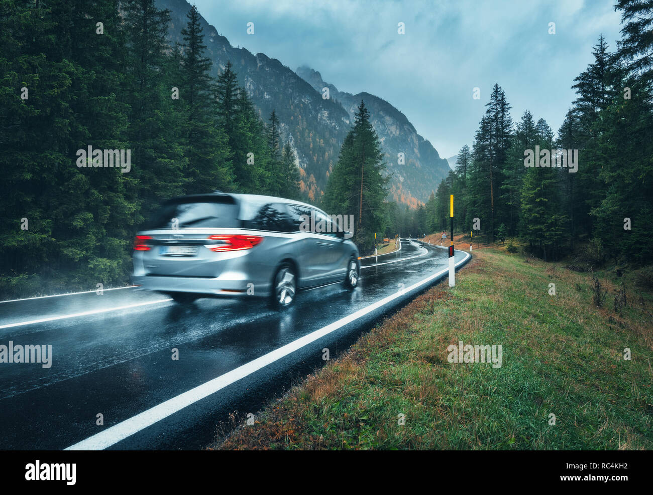 Car in motion hi-res stock photography and images - Alamy