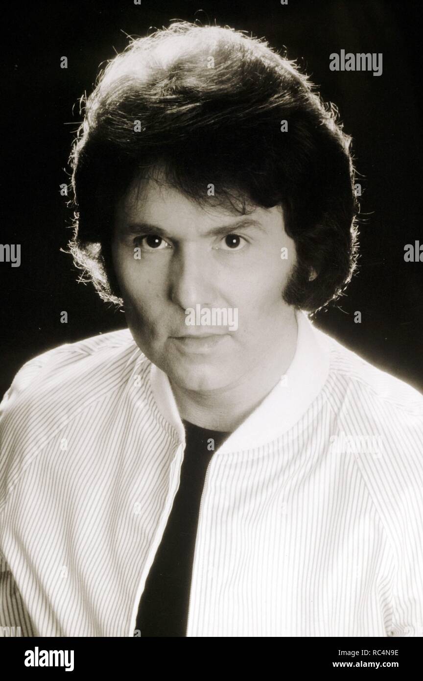 RAPHAEL. RAFAEL MARTOS SANCHEZ. CANTANTE ESPAÑOL.LINARES 1943 Stock ...