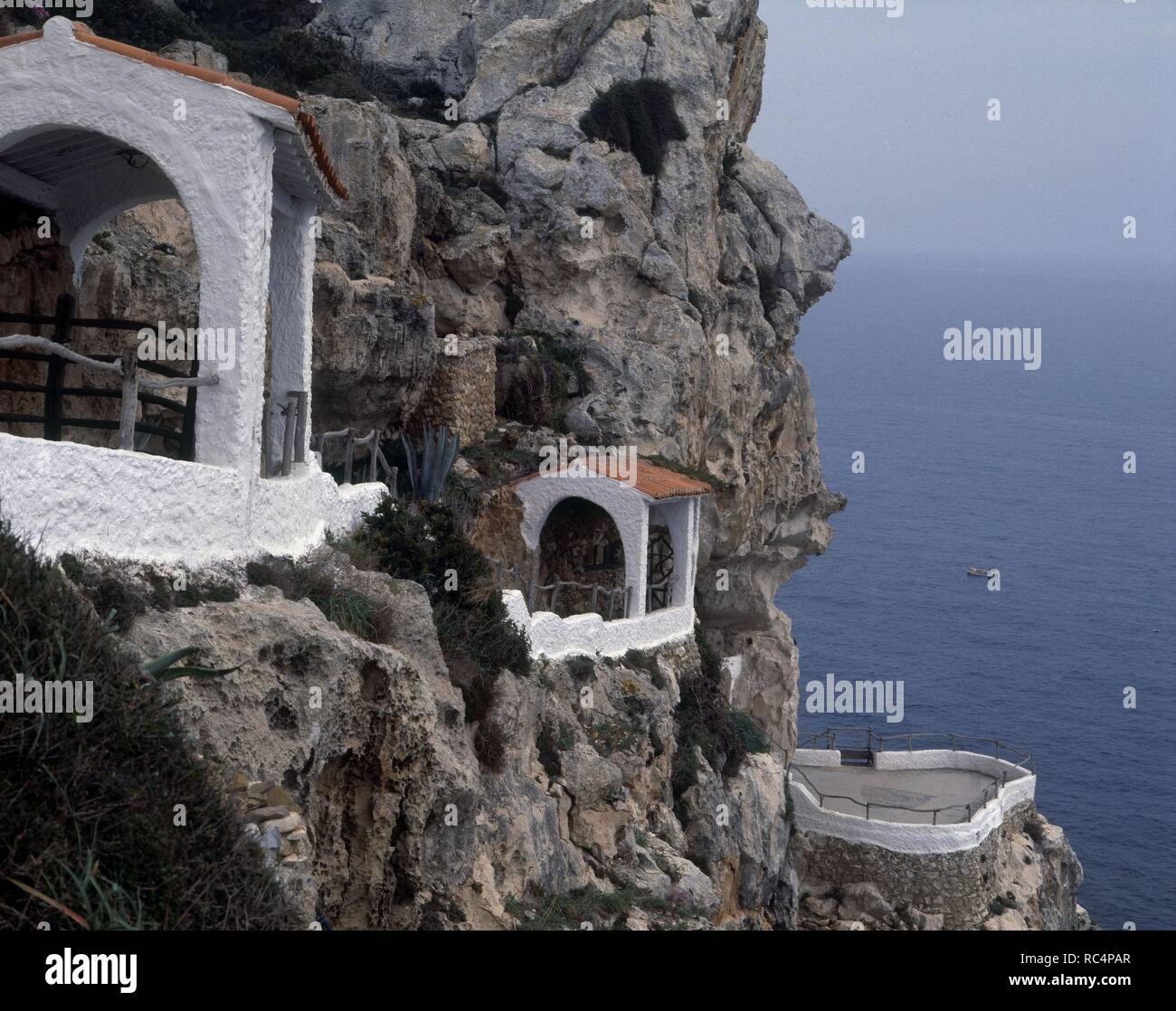 CUEVAS DE XOROI. Location: EXTERIOR. ISLA. SPAIN Stock Photo - Alamy