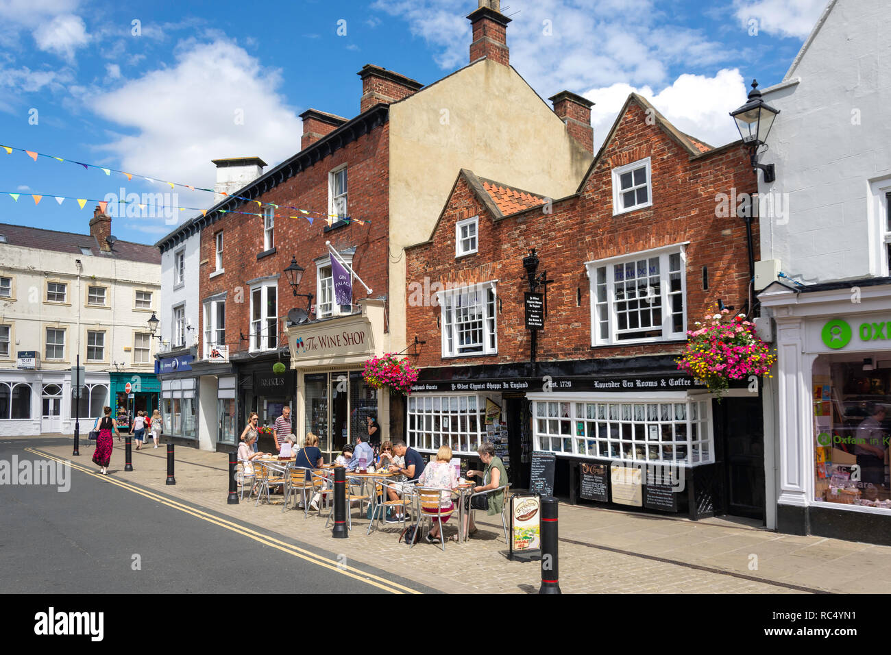 Street cafe, Market Place, Knaresborough, North Yorkshire, England, United Kingdom Stock Photo