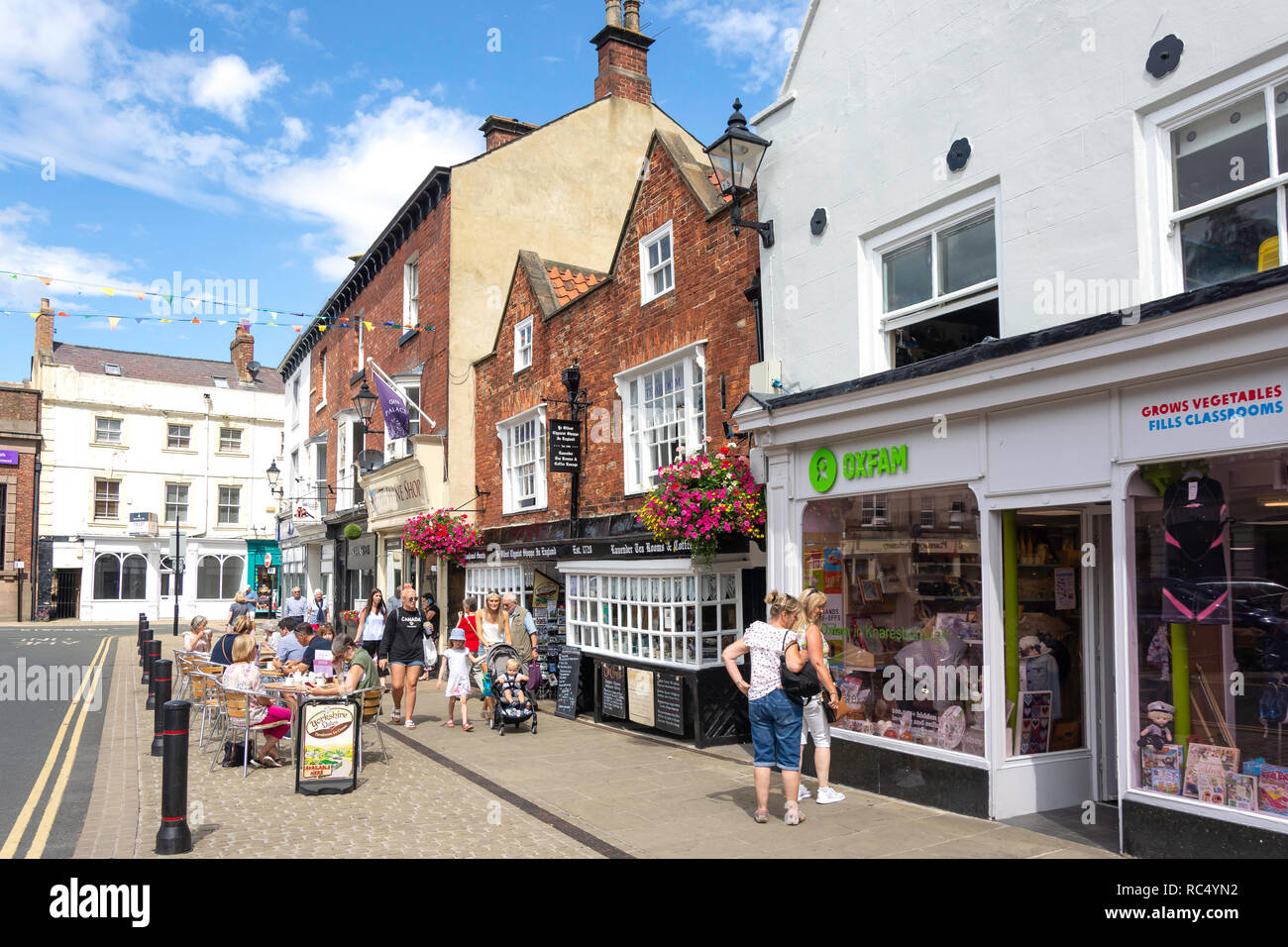 Street cafe, Market Place, Knaresborough, North Yorkshire, England, United Kingdom Stock Photo