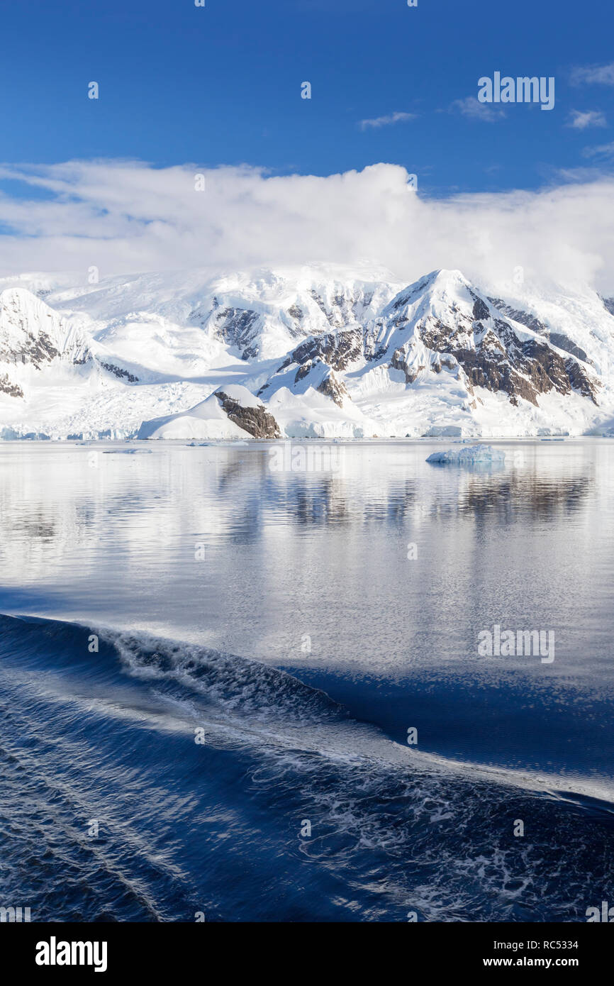 Nature and landscapes of Antarctica. Studying of a phenomenon of global ...