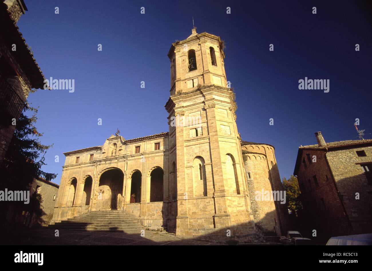 Catedral romanica de San Vicente.Roda de Isabena.(Romanico s.X-XIII) Valle de Isábena.Pirineo Aragones.Huesca.España. Stock Photo