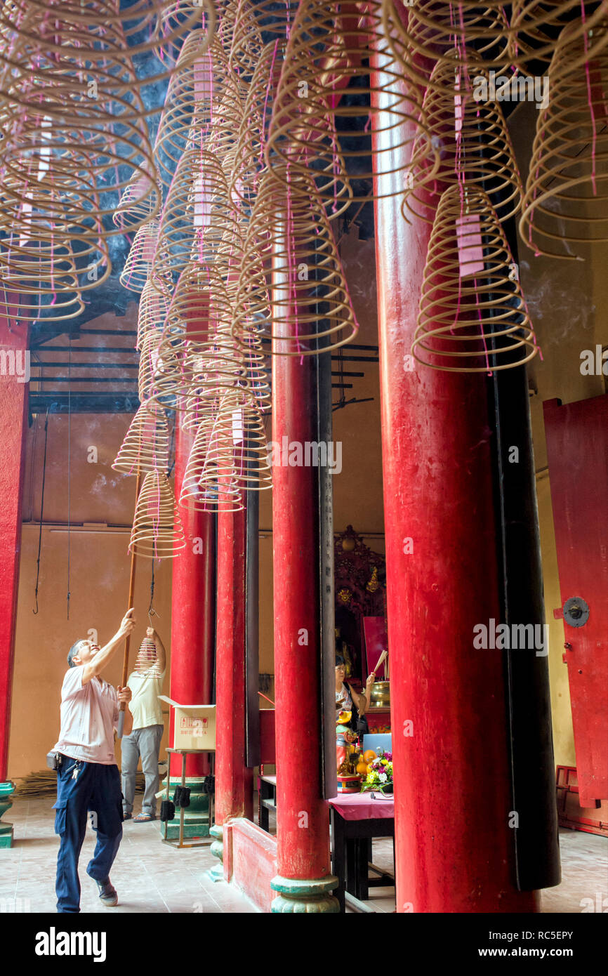 change the Spiral incense sticks that burn upward in the Guan Di Temple
