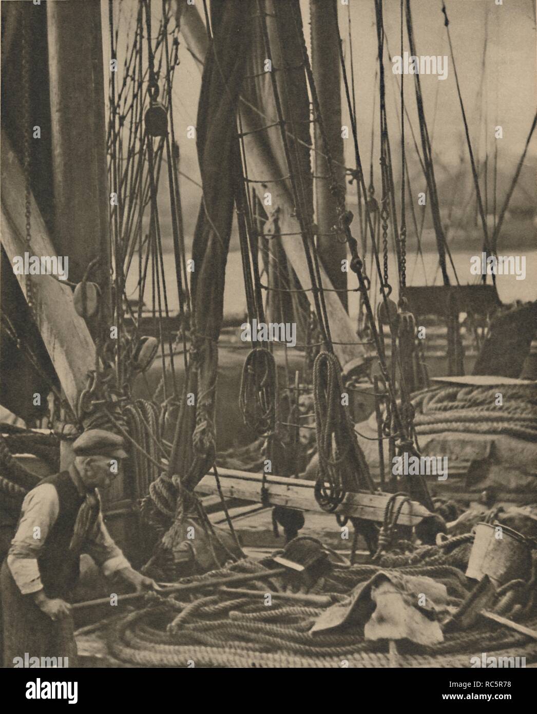 Thames barge rigging hi-res stock photography and images - Alamy