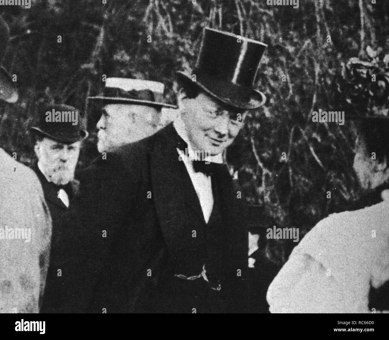 Winston Churchill meets his constituents at a garden party in Manchester, August 1907 Stock Photo