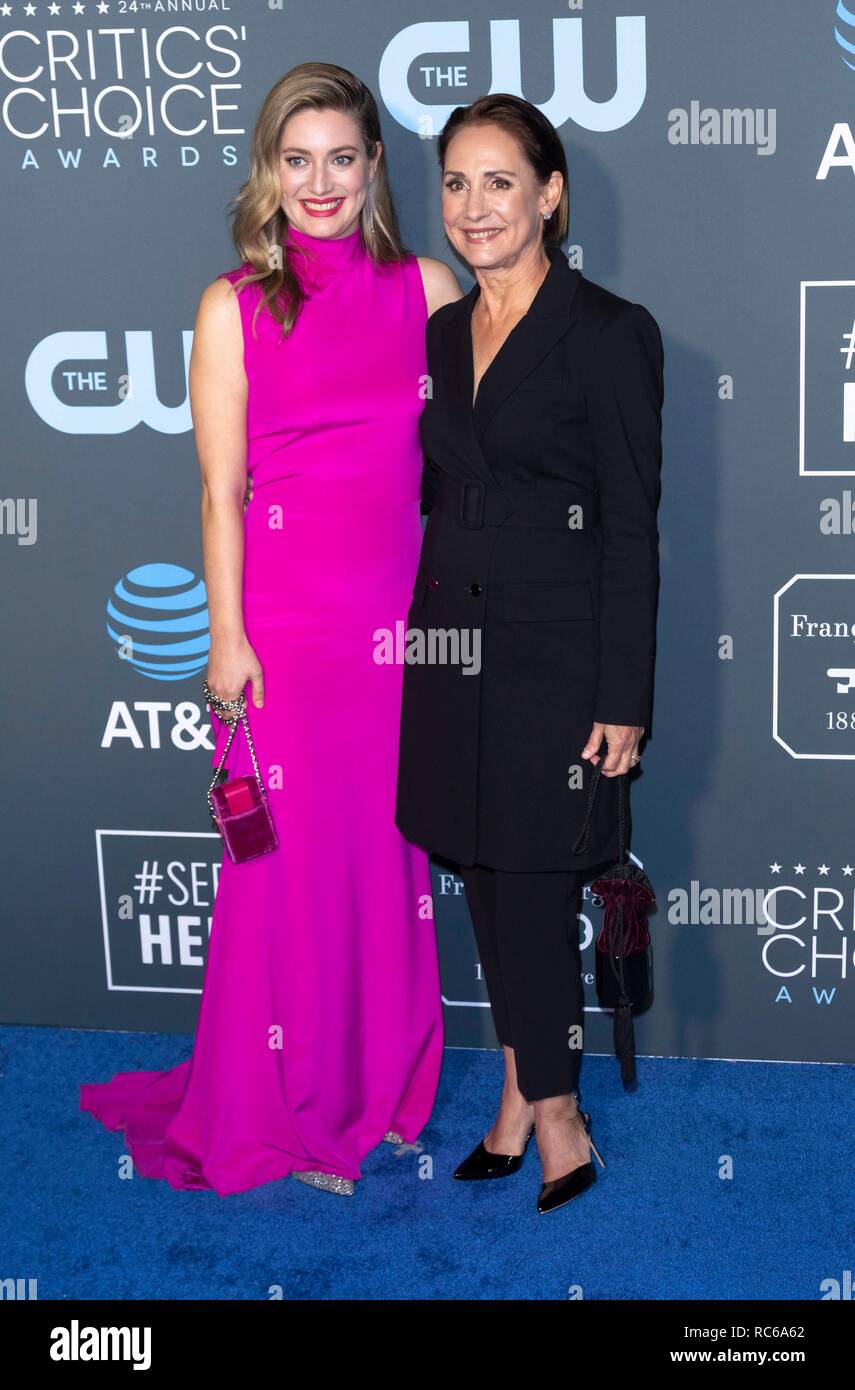 Santa Monica, California, USA. 13th Jan 2019. Zoe Perry (l) and Laurie Metcalf attend the 24th Annual Critics' Choice Awards at Barker Hangar in Santa Monica, Los Angeles, California, USA, on 13 January 2019. | usage worldwide Credit: dpa picture alliance/Alamy Live News Stock Photo