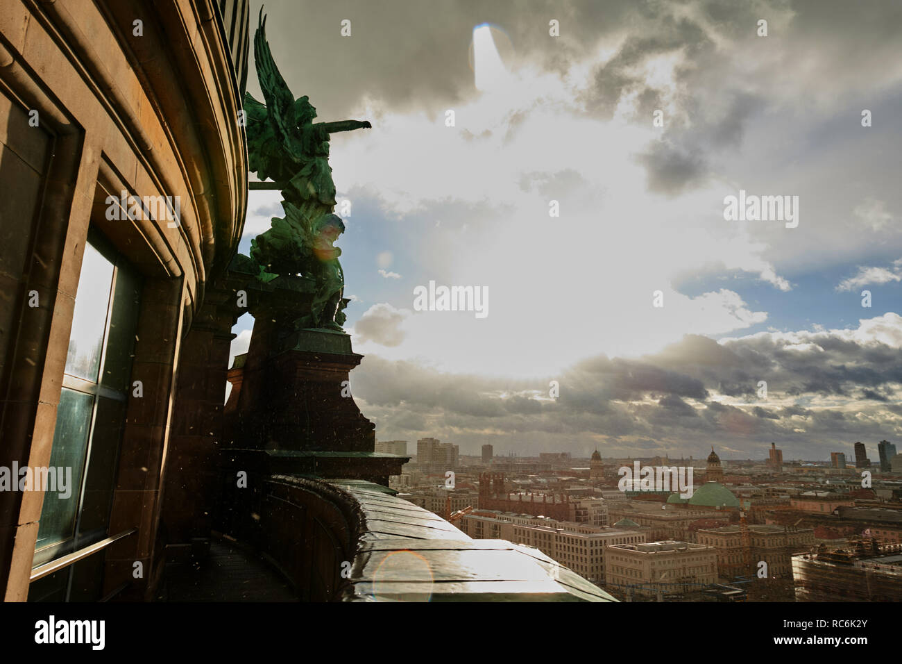 Berlin, Germany. 14th Jan, 2019. The view from the Berlin Cathedral in Berlin Mitte. The wet roofs of the capital reflect the sunlight. Credit: Annette Riedl/dpa-Zentralbild/ZB/dpa/Alamy Live News Stock Photo