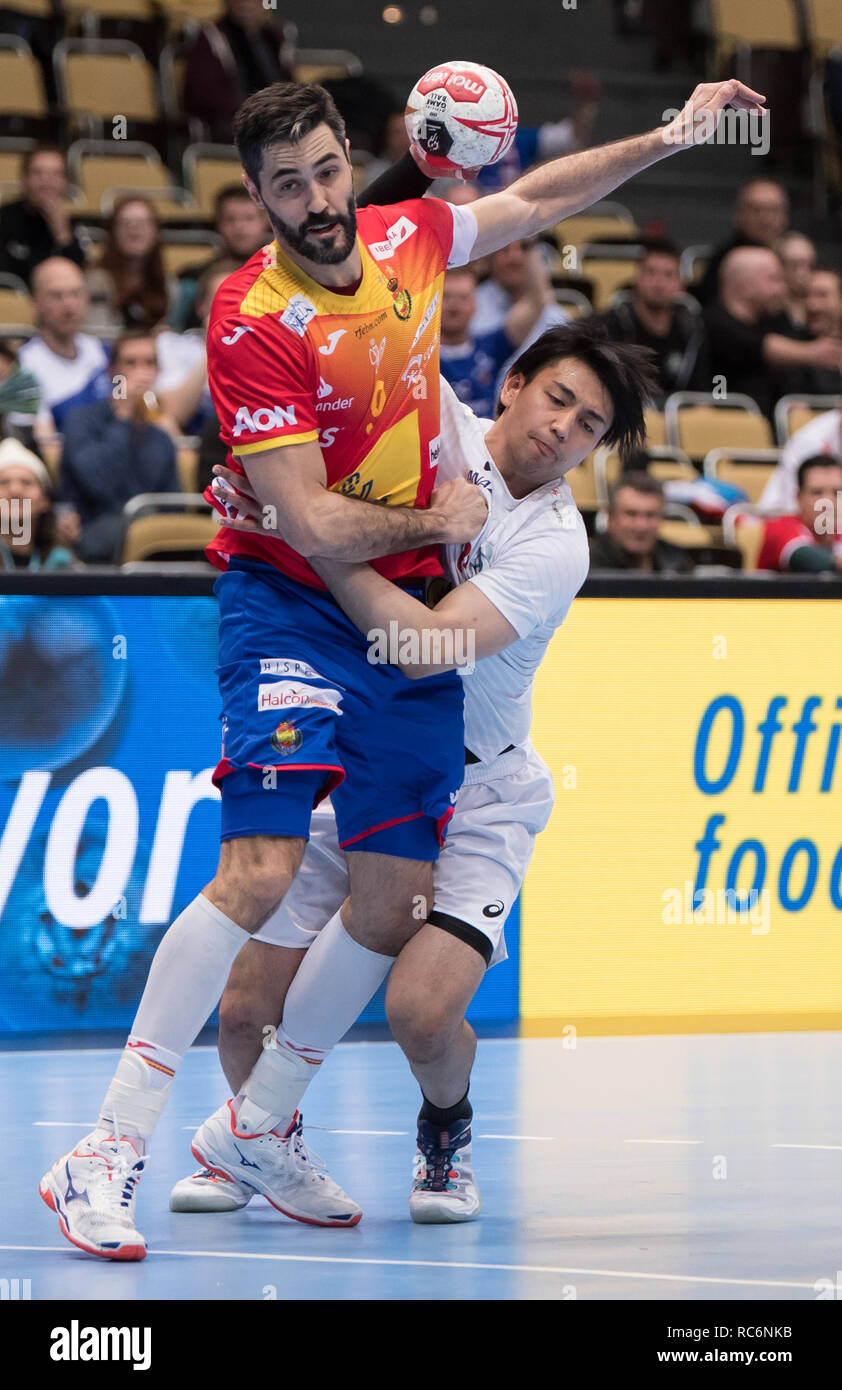 14 January 2019, Bavaria, München: Handball: World Championship, Spain - Japan, preliminary round, Group B, 3rd matchday in the Olympic Hall. Yuto Agarie (r) of Japan in action against Raul Entrerrios of Spain. Photo: Sven Hoppe/dpa Stock Photo