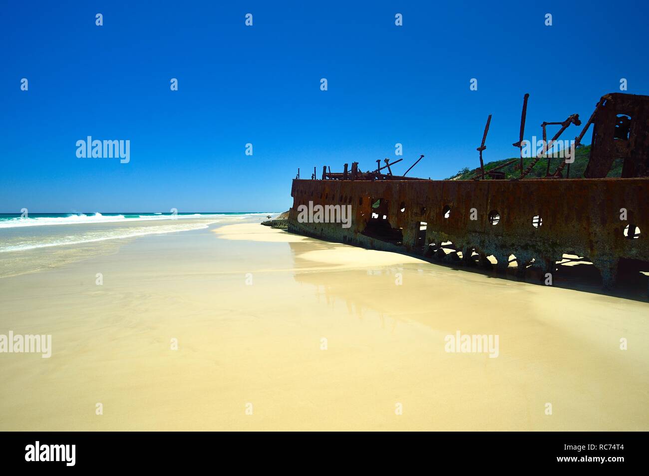 The Shipwreck SS Maheno rusting on the beach on Fraser Island, Australia Stock Photo