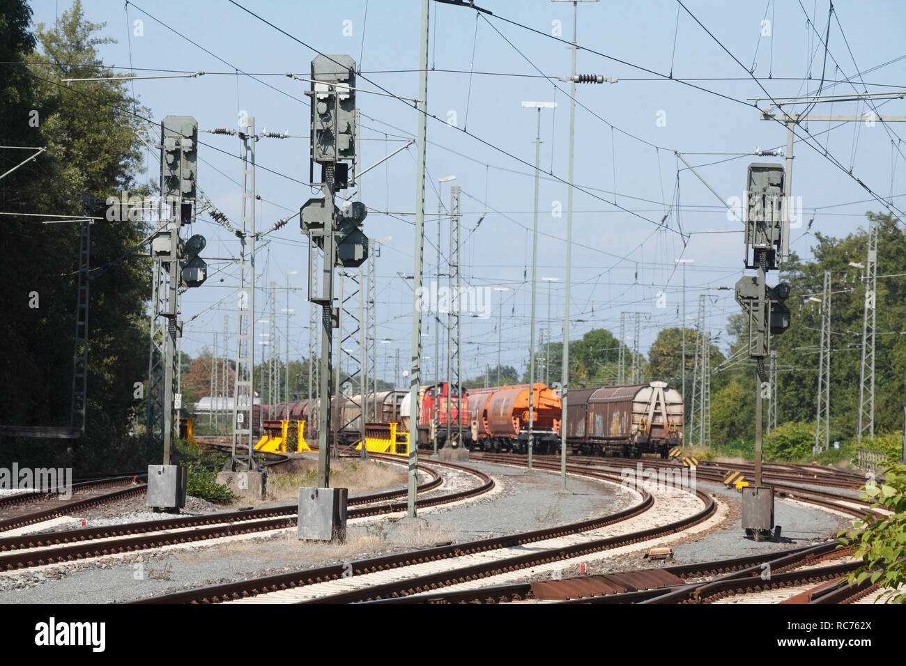 Signal masts and railway facilities, Brake (Lower Weser), Lower Saxony, Germany I Signalmasten und Bahnanlagen, Brake (Unterweser), Niedersachsen, Deu Stock Photo