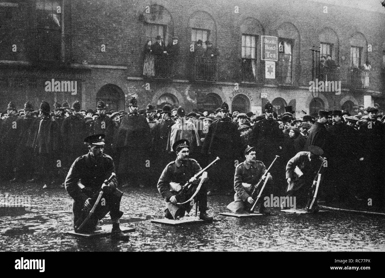 'Battle of Sidney Street'. Home Secretary Winston Churchill  orders Scots Guards to return fire with two armed burglars.3rd January 1911 Stock Photo