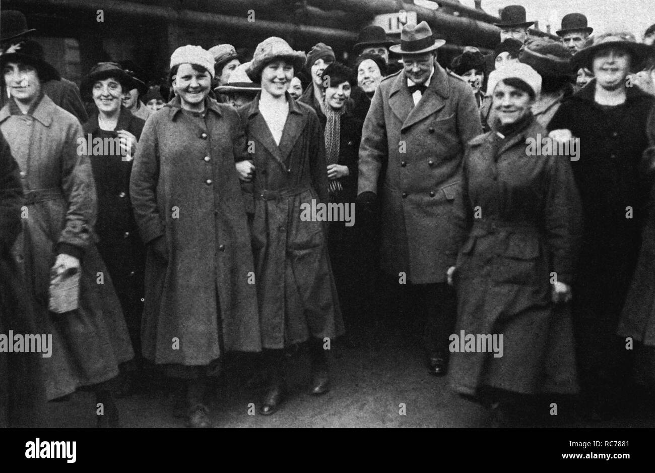 Winston Churchill visiting Beardmore's Gun Works in Glasgow,  8th October 1917 while Minister of Munitions under Lloyd George Stock Photo