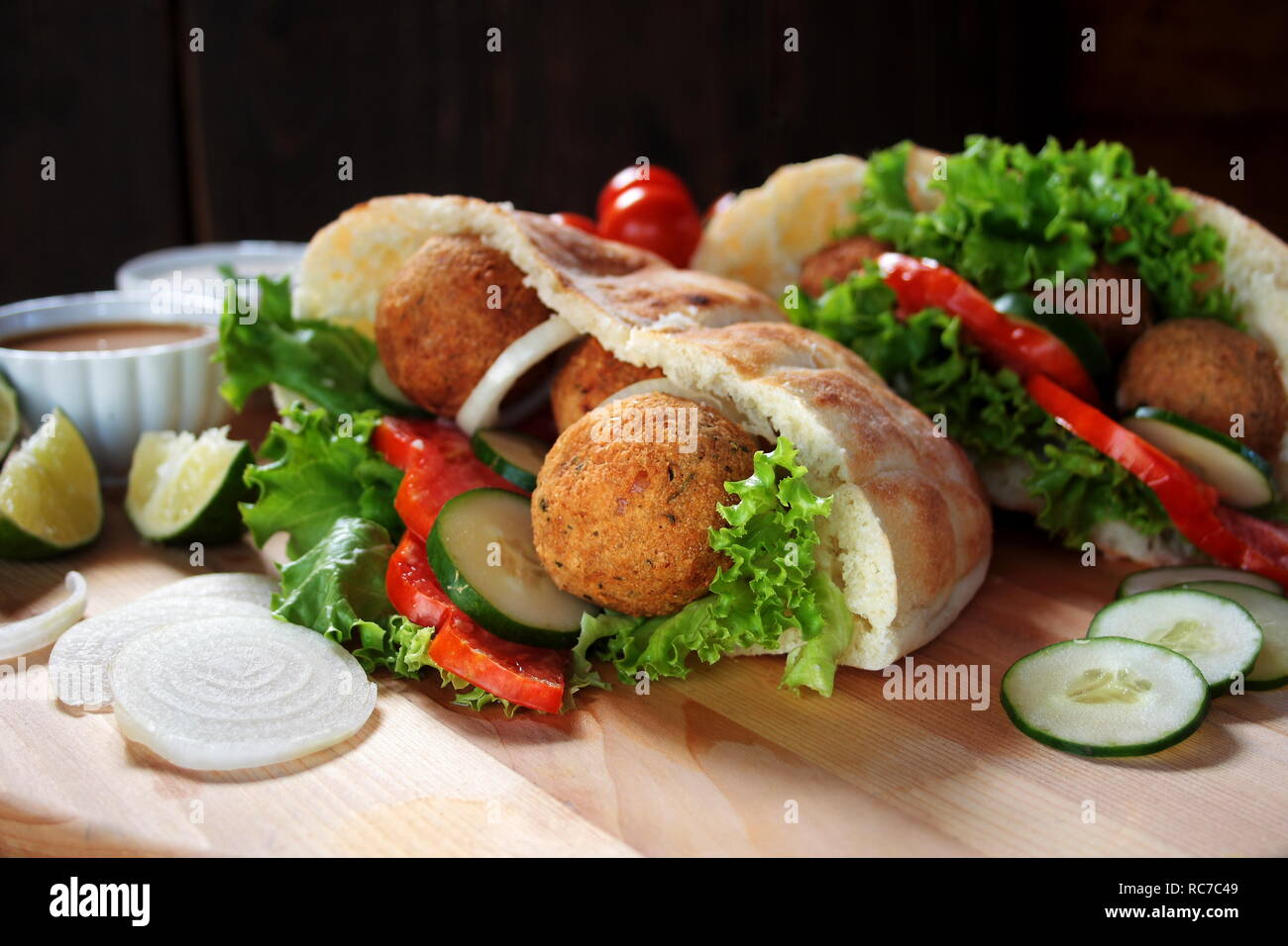 Falafel and fresh vegetables in pita bread Stock Photo - Alamy