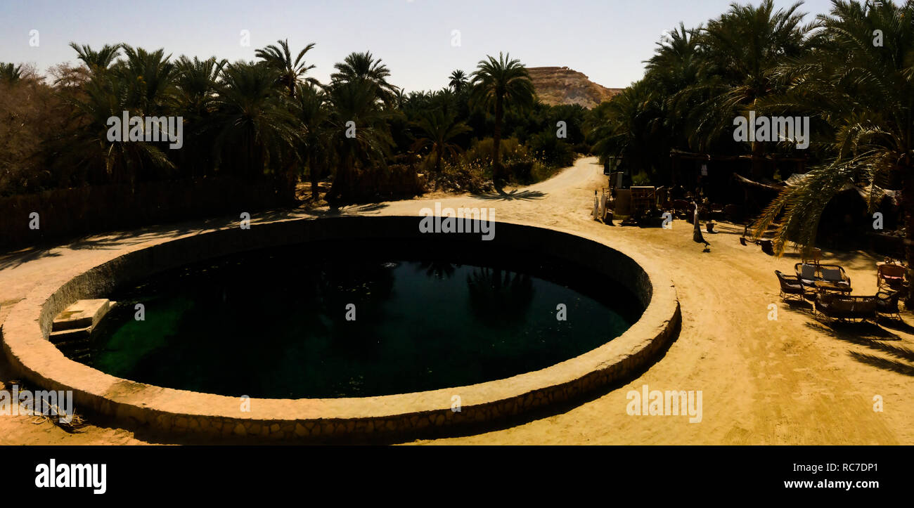 Landscape with Cleopatra bath in Siwa oasis at Egypt Stock Photo Alamy