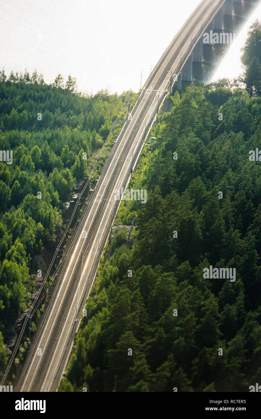 Bridge over railroad tracks hi-res stock photography and images - Alamy