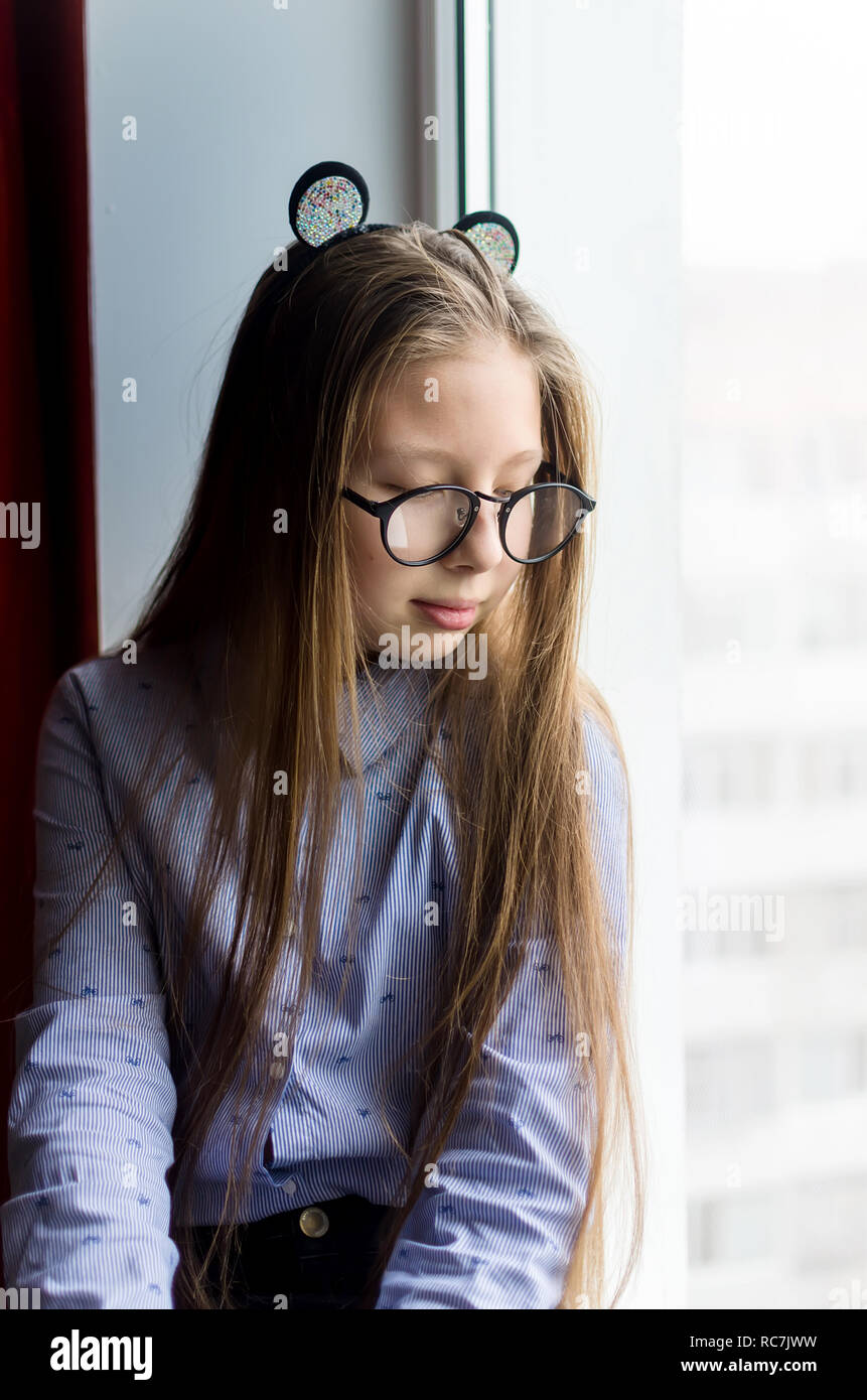 Teen Girl Blond Hair Glasses High Resolution Stock Photography And Images Alamy