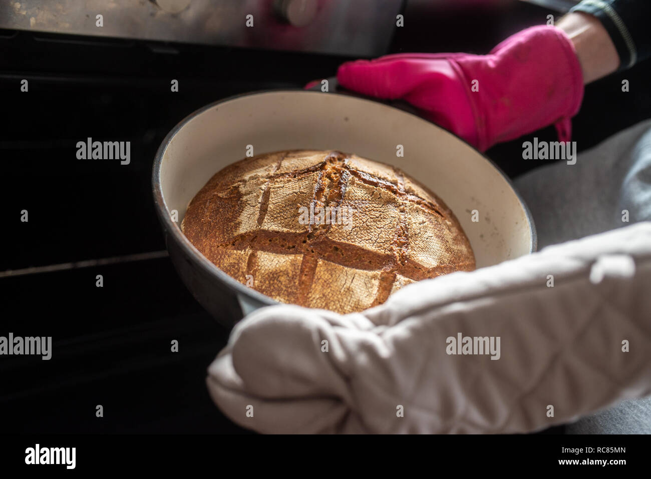 Clay oven rolls hi-res stock photography and images - Alamy