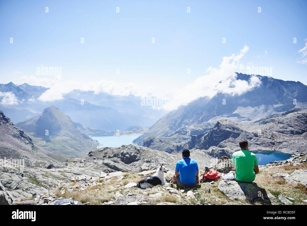 Hikers stopping for break, Mont Cervin, Matterhorn, Valais, Switzerland Stock Photo
