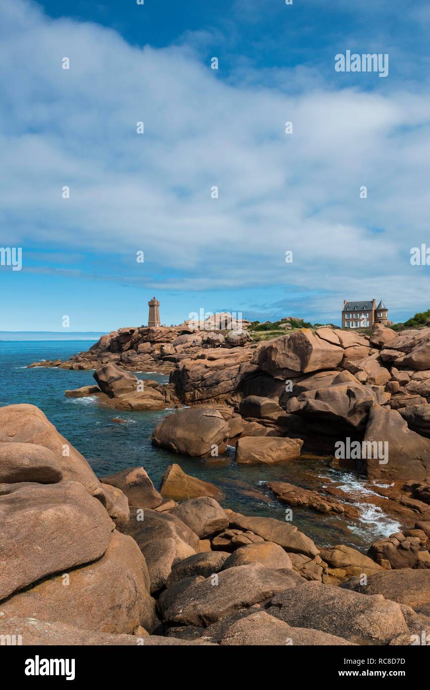 Maison Gustave Eiffel with lighthouse and granite rocks, Phare de Ploumanac'h or Phare de Mean Ruz, Côte de Granit Rose Stock Photo