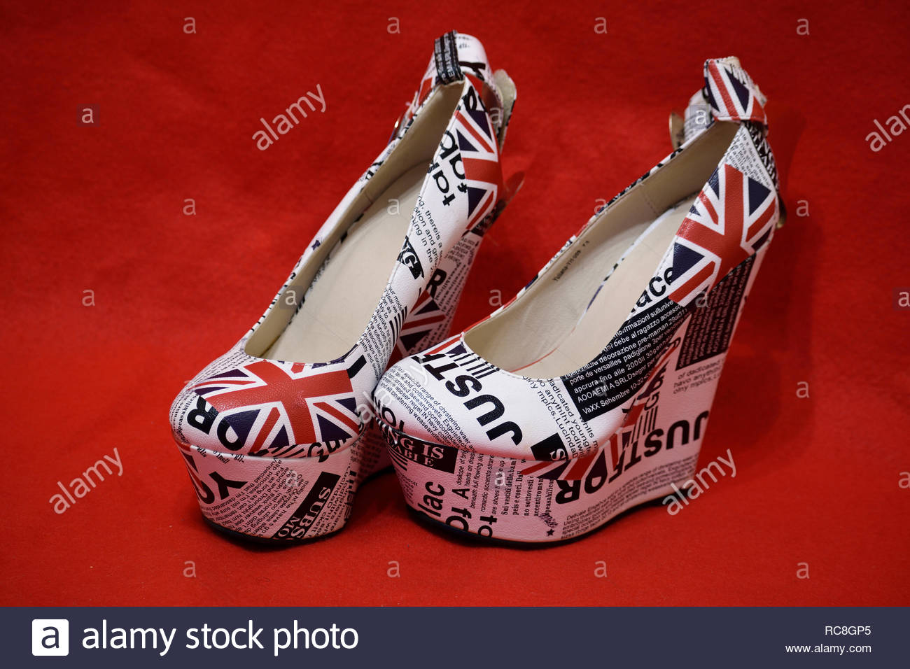 union jack crocs