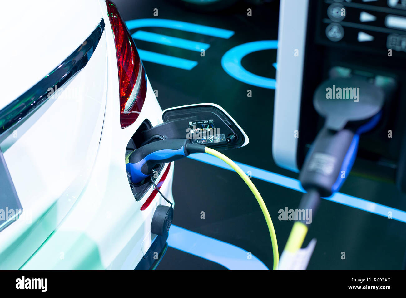 Power supply connect to electric vehicle for charge to the battery