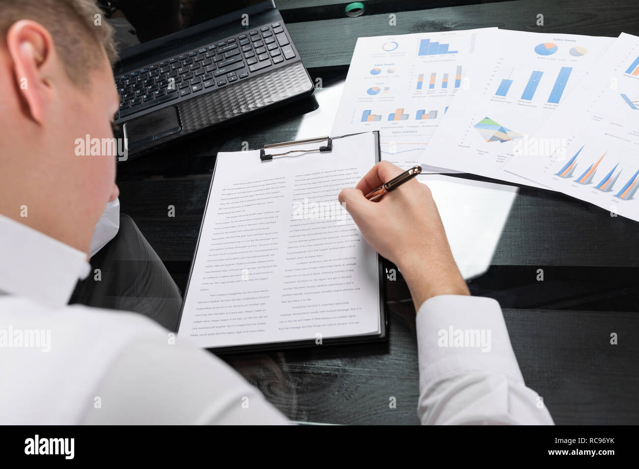 Young man with a fountain pen hi-res stock photography and images - Alamy
