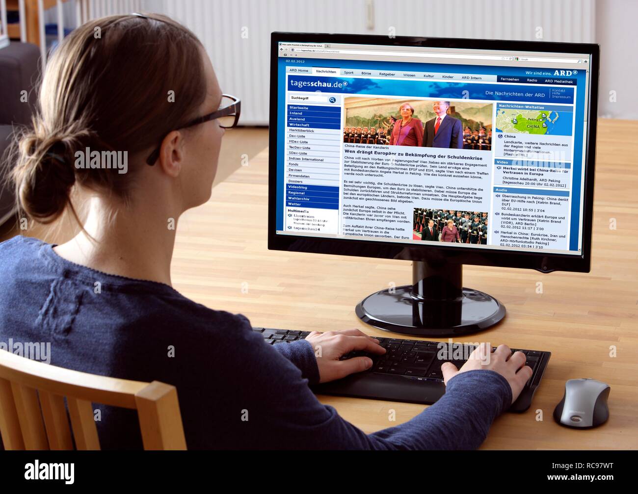 Woman surfing the internet with a computer, Tagesschau.de, website of ARD Tagesschau news programme Stock Photo