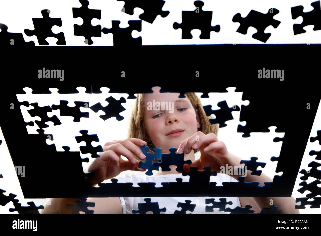 Do a jigsaw puzzle hi-res stock photography and images - Alamy