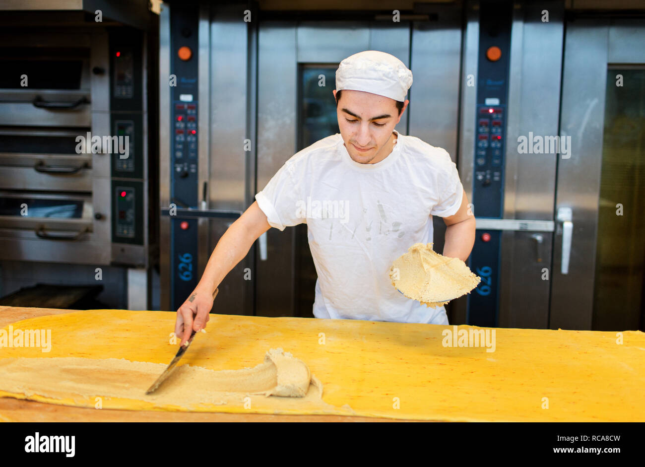 Baker in bakery Stock Photo - Alamy