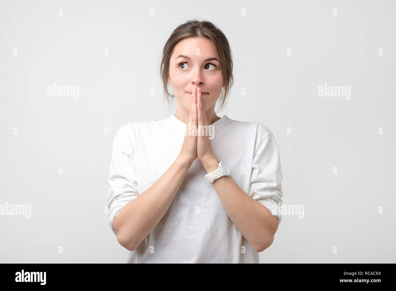 Человек проявляет благосклонность. Человек умоляет. Sad student. Женщина умоляет. Девушка умоляет.