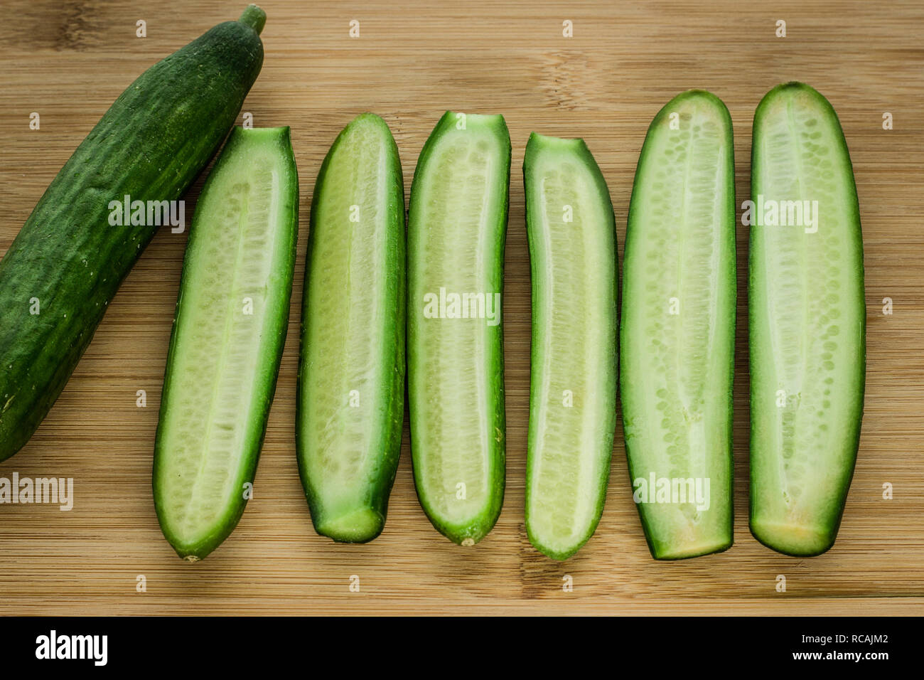 https://c8.alamy.com/comp/RCAJM2/crisp-and-green-mini-cucumbers-RCAJM2.jpg