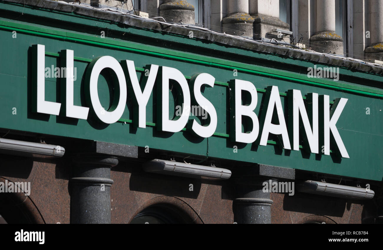 A Lloyds Bank Sign In The Uk Stock Photo 231357928 Alamy