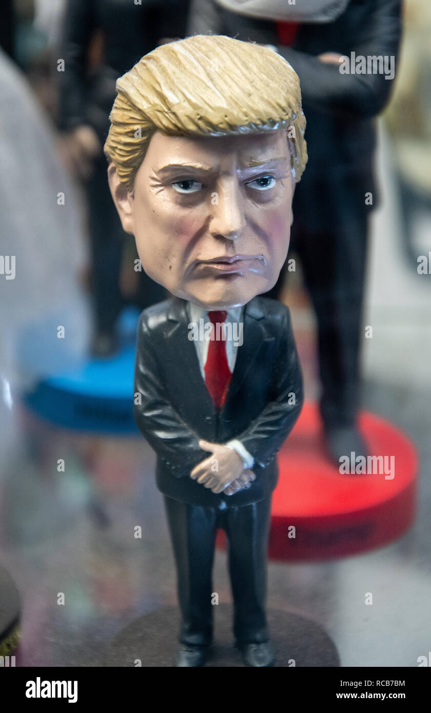 New York City United States November 17 2018 A Bobble Head Doll Of Donald Trump Sits In A Shop Window On Broadway Stock Photo Alamy
