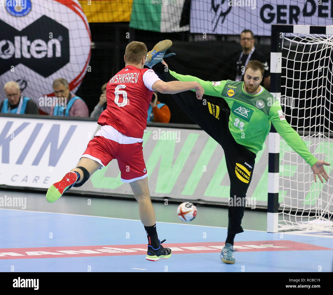 Berlin, Germany. 14th Jan, 2019. Handball IHF Men's World Championship: Russia v Germany. Russia's right wing Daniil Shishkarev scores a goal against Germany's goalkeeper Andreas Wolff Credit: Mickael Chavet/Alamy Live News Stock Photo