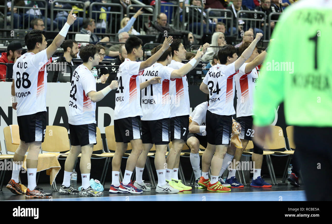 Berlin, Germany. 14th Jan, 2019. Handball IHF Men's World Championship: Korea bench cheering as the game with French Handball powehouse is tight at this point of the game Credit: Mickael Chavet/Alamy Live News Stock Photo