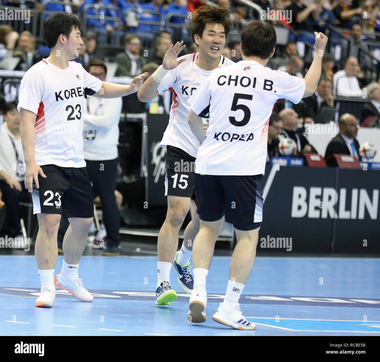 Berlin, Germany. 14th Jan, 2019. Handball IHF Men's World Championship: Team Korea cheering as the game with French Handball powehouse is tight at this point of the game Credit: Mickael Chavet/Alamy Live News Stock Photo